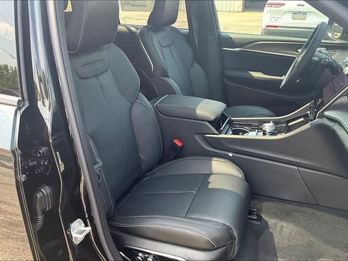 New 2025 Jeep Grand Cherokee Overland w/ Luxury Tech Group IV image 8