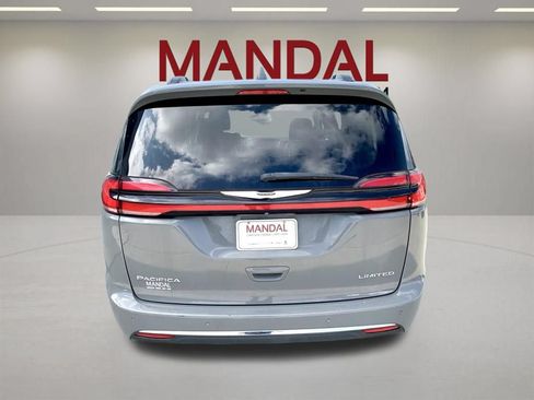 Used 2022 Chrysler Pacifica Limited FWD image 6