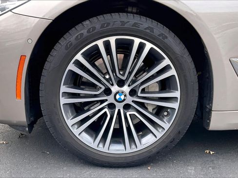 Used 2019 BMW 530i w/ Convenience Package image 12