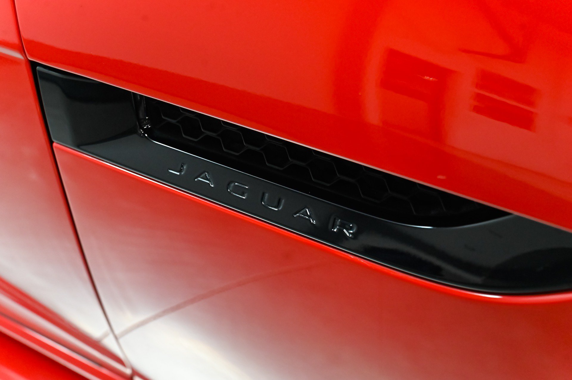 Used 2020 Jaguar F-TYPE Convertible RWD image 13