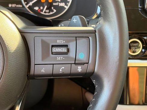 Used 2024 Nissan Pathfinder SV FWD image 18