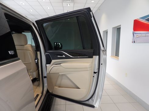 Used 2023 Cadillac Escalade ESV Premium Luxury w/ Performance Package AWD/4WD image 23