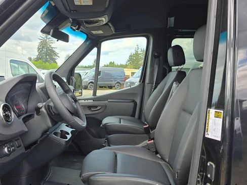 Used 2025 Mercedes-Benz Sprinter 2500 image 23