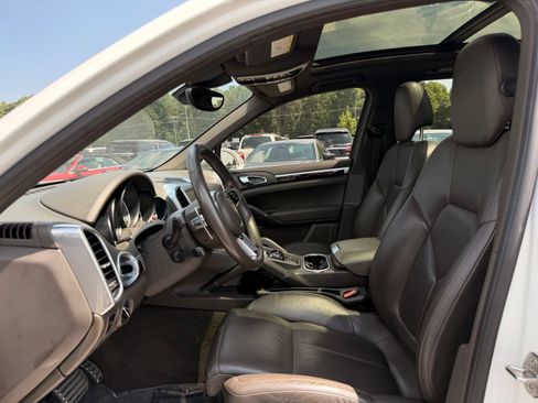 Used 2016 Porsche Cayenne S AWD/4WD image 17