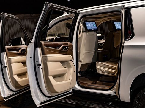 Used 2021 GMC Yukon XL Denali w/ Denali Ultimate Package image 28