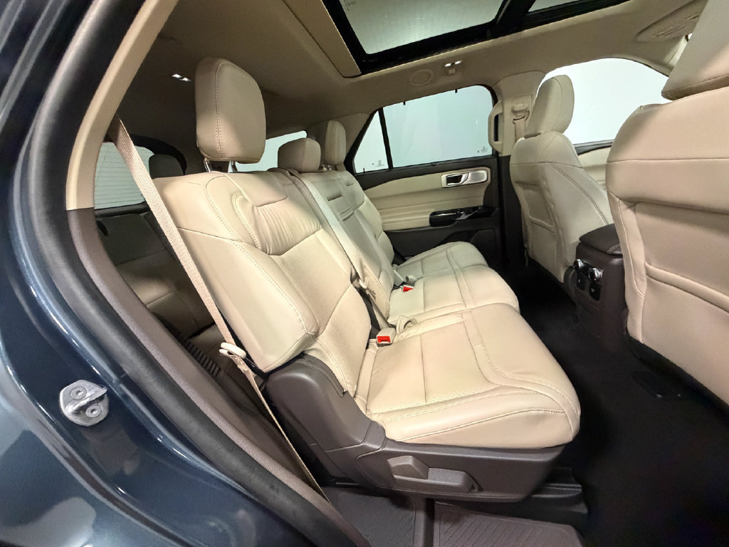 Used 2023 Ford Explorer Platinum w/ Technology Package AWD/4WD image 15