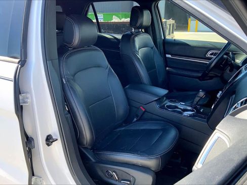 Used 2017 Ford Explorer Limited w/ Equipment Group 301A image 9