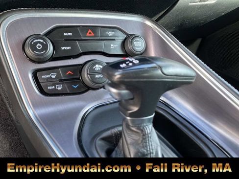 Used 2018 Dodge Challenger SXT image 9