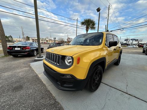 Used 2016 Jeep Renegade Sport image 4