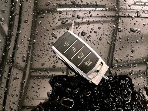 Used 2018 Genesis G80 3.8 AWD/4WD image 9