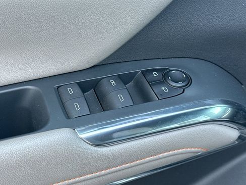 Used 2025 Chevrolet Traverse LT AWD/4WD image 12