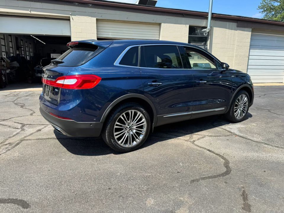 Used 2017 Lincoln MKX Reserve w/ Driver Assistance Package AWD/4WD image 7