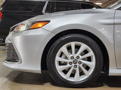 Used 2022 Toyota Camry LE FWD image 5