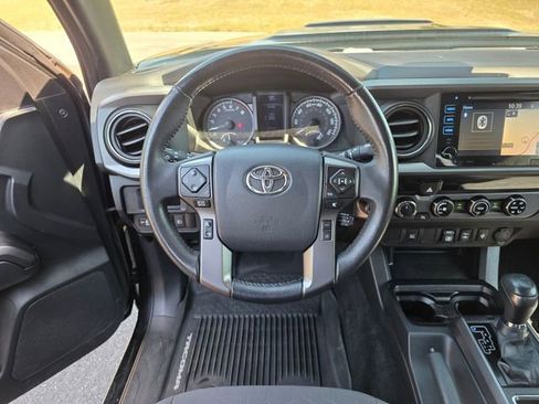 Used 2018 Toyota Tacoma TRD Sport AWD/4WD image 23