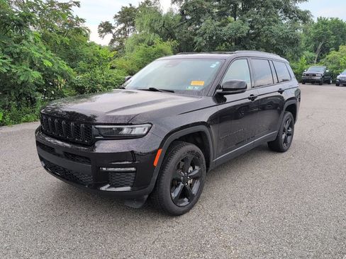Used 2023 Jeep Grand Cherokee L Limited w/ Black Appearance Package AWD/4WD image 3