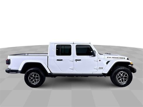 Used 2025 Jeep Gladiator Rubicon w/ Convenience Group image 9