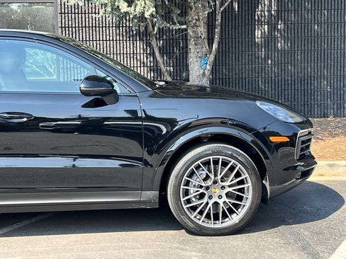 Used 2021 Porsche Cayenne Coupe image 21