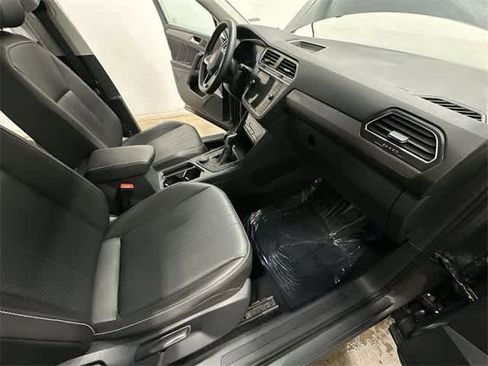 Certified 2022 Volkswagen Tiguan SE w/ Panoramic Sunroof Package image 23