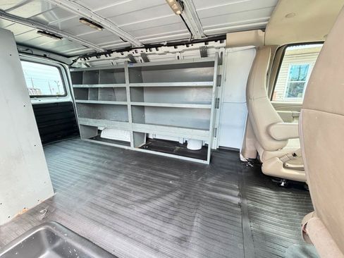 Used 2019 GMC Savana 3500 RWD image 32