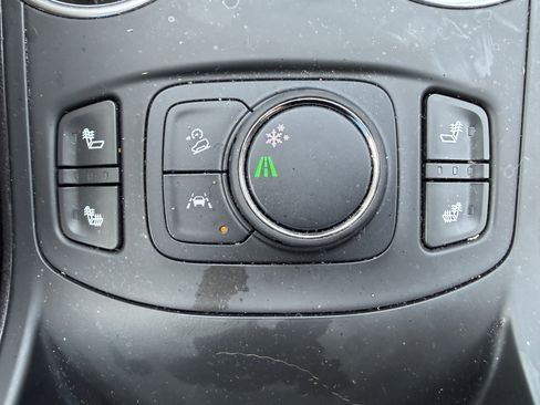 Used 2024 GMC Terrain SLE w/ Driver Convenience Package FWD image 16