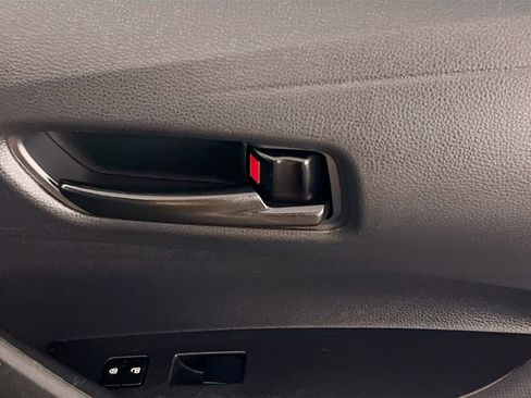 Used 2022 Toyota Corolla LE FWD image 30