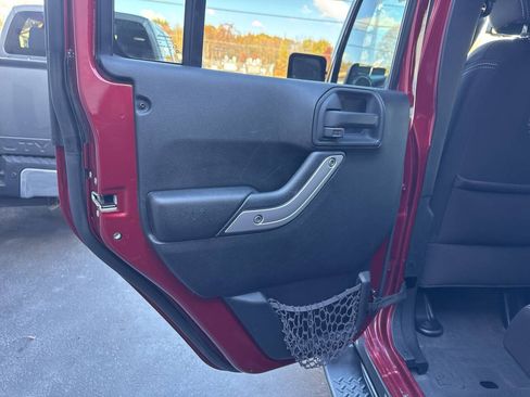 Used 2013 Jeep Wrangler Unlimited Sahara AWD/4WD image 17