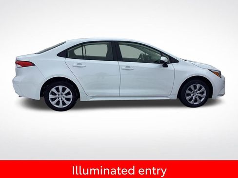 Used 2025 Toyota Corolla LE image 11