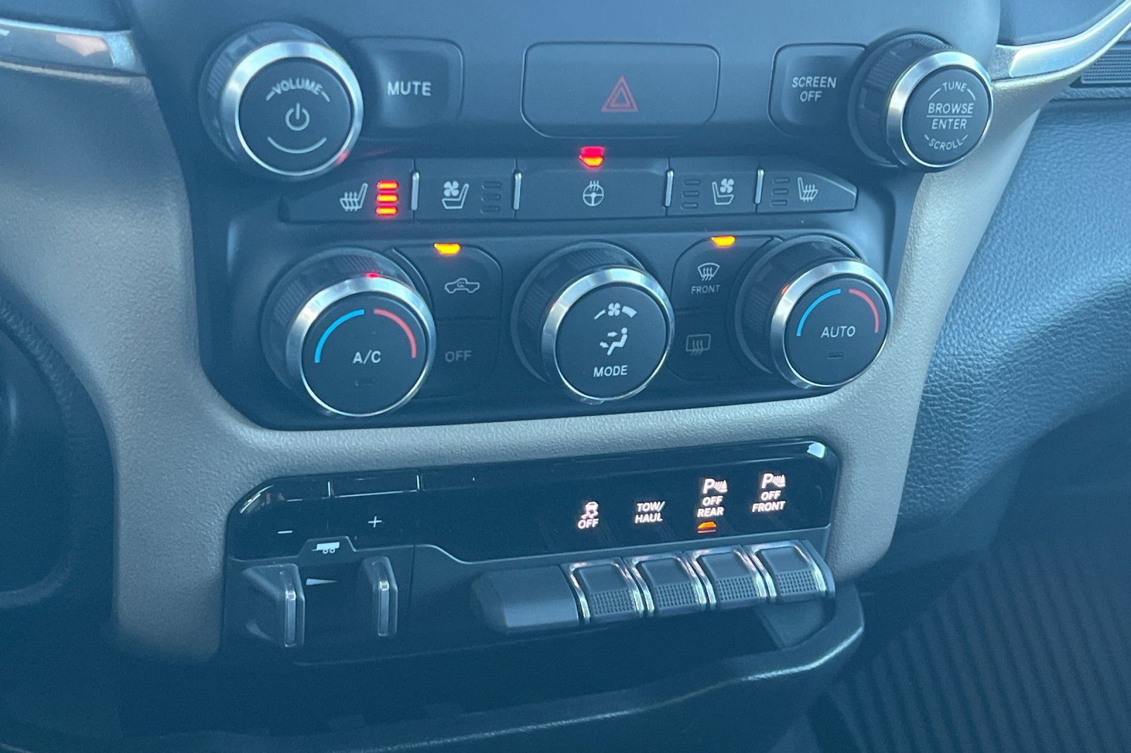 Used 2022 RAM 1500 Laramie AWD/4WD image 20