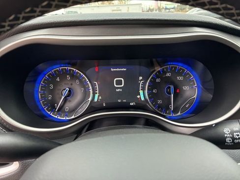 New 2026 Chrysler Pacifica Select image 15