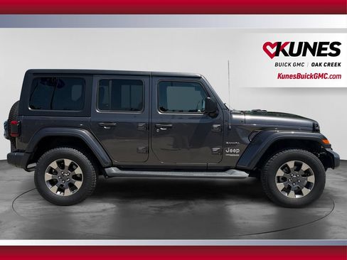 Used 2019 Jeep Wrangler Unlimited Sahara w/ Dual Top Group AWD/4WD image 12