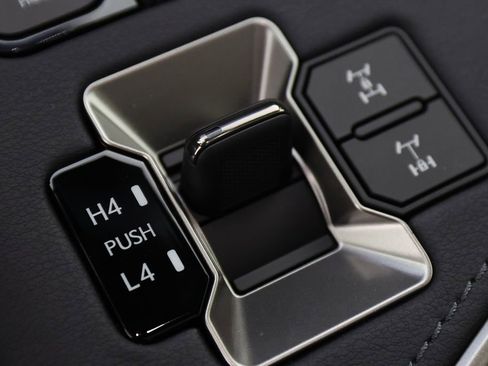 Used 2026 Lexus GX 550 w/ Accessory Package (CT) AWD/4WD image 28