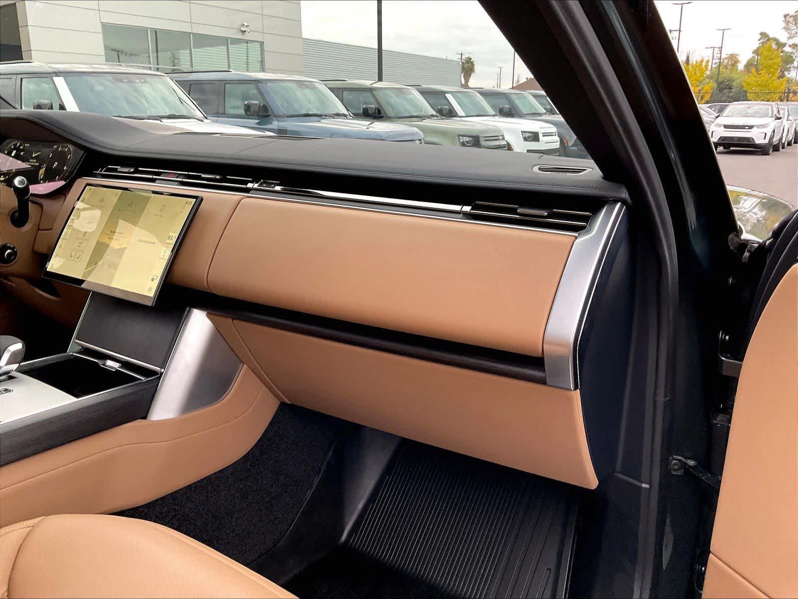 Used 2025 Land Rover Range Rover SE AWD/4WD image 19