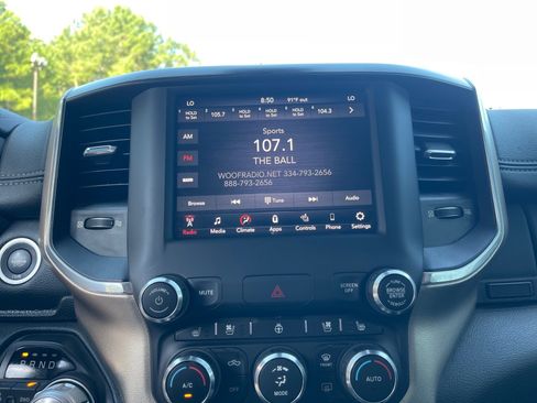 Used 2019 RAM 1500 Laramie AWD/4WD image 5