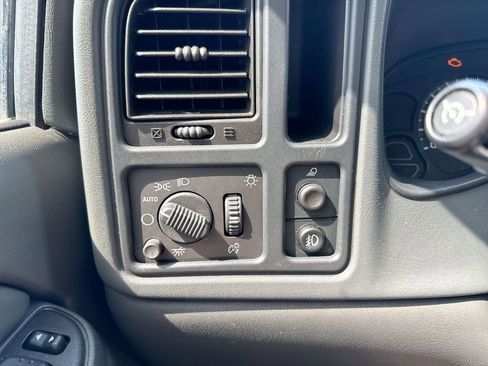 Used 2005 GMC Sierra 1500 SLE w/ Light Duty Power Package RWD image 17