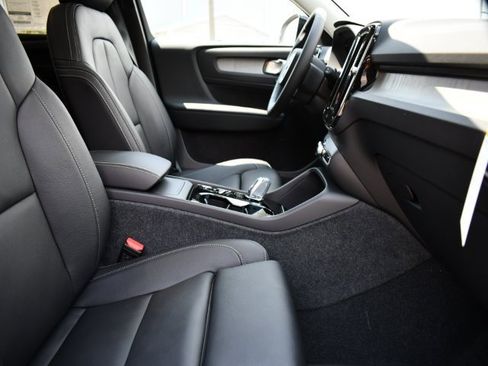 New 2025 Volvo XC40 B5 Plus w/ Protection Package Premier image 28