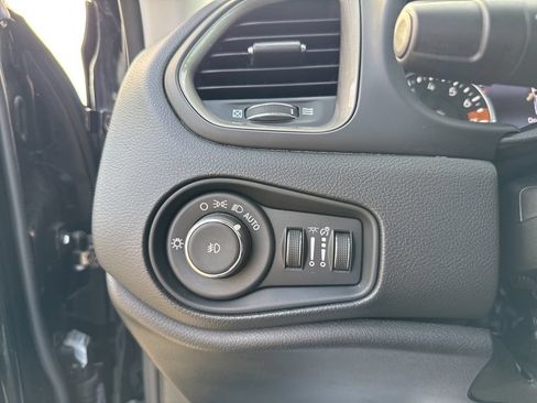 Used 2023 Jeep Renegade Limited AWD/4WD image 26