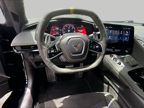 Used 2024 Chevrolet Corvette Stingray Premium Conv w/ Z51 Performance Package RWD image 6