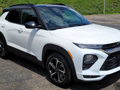 Used 2021 Chevrolet TrailBlazer RS w/ Convenience Package FWD image 2
