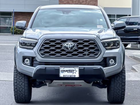 Used 2019 Toyota Tacoma TRD Off-Road w/ Technology Package AWD/4WD image 9