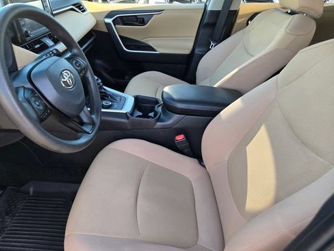 Certified 2021 Toyota RAV4 LE AWD/4WD image 18