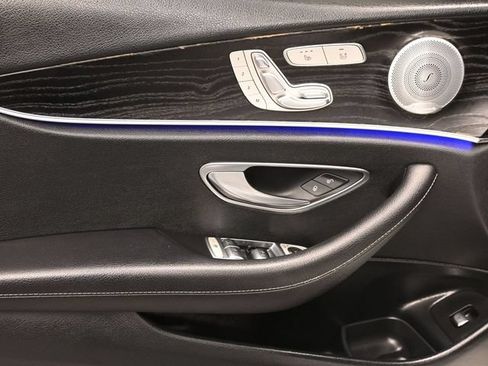 Used 2019 Mercedes-Benz E 300 4MATIC image 4