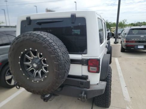 Used 2017 Jeep Wrangler Unlimited Sahara image 5