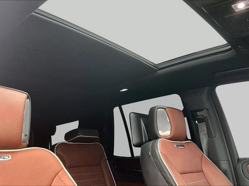Used 2024 GMC Yukon Denali Ultimate AWD/4WD image 17