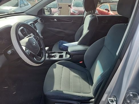 Used 2019 Kia Sorento LX image 10