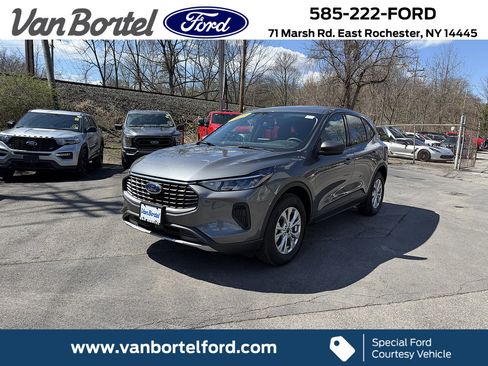 Used 2025 Ford Escape Active w/ Cold Weather Package AWD/4WD image 1
