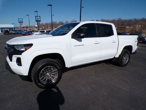 Used 2023 Chevrolet Colorado LT w/ LT Convenience Package II image 2