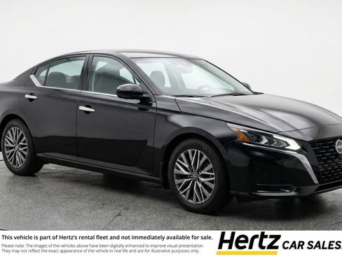 Used 2025 Nissan Altima 2.5 SV FWD image 1
