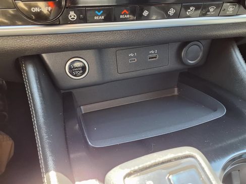 Used 2021 Nissan Rogue SL FWD image 11