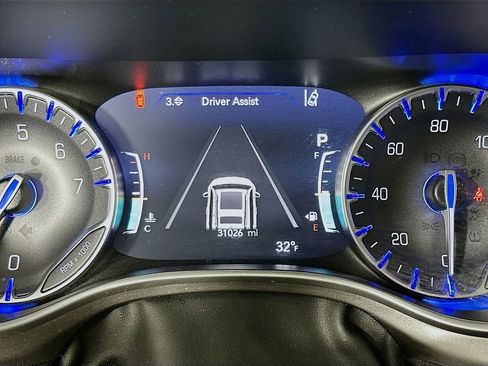 Certified 2024 Chrysler Pacifica Touring-L image 17