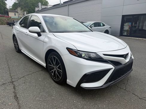 Used 2024 Toyota Camry SE FWD image 6